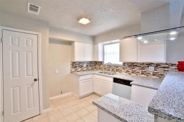 10119 Valley Club Drive, Houston, TX 77078