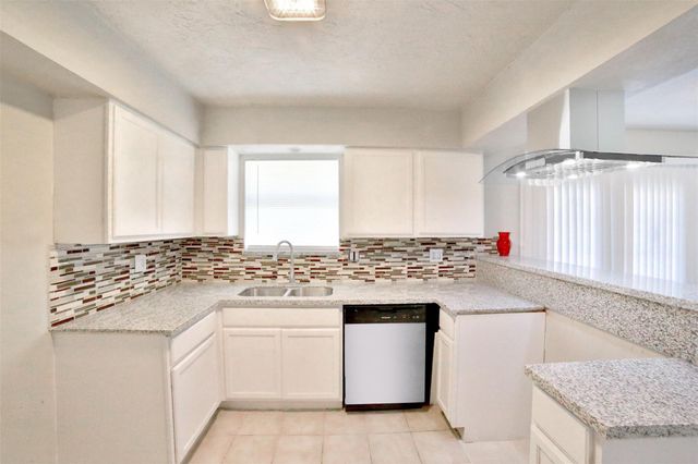 10119 Valley Club Drive, Houston, TX 77078