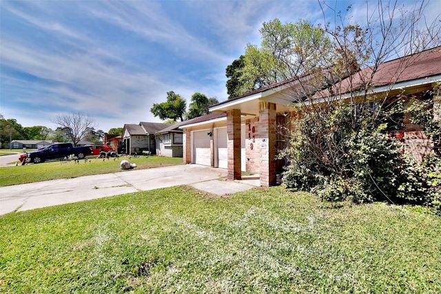 10119 Valley Club Drive, Houston, TX 77078