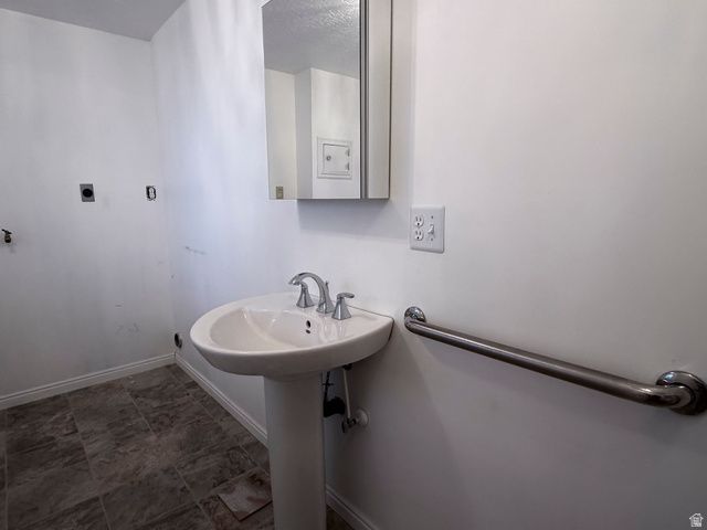 2855 S 1000 ST, Perry, UT 84302