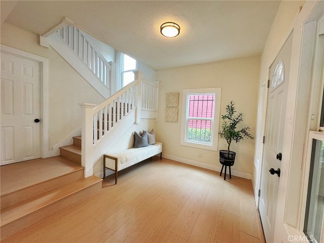 2058 W 30TH Street, Los Angeles, CA 90018