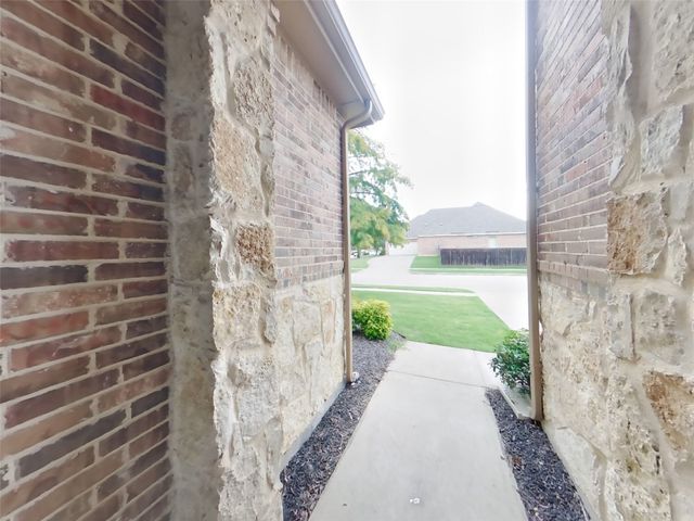 5024 Kestrel Drive, Mesquite, TX 75181