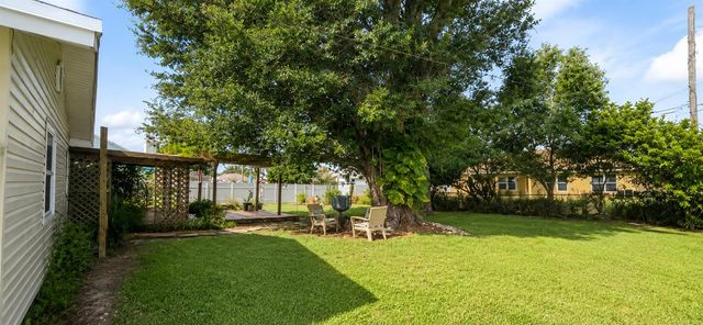 2490 SE Whitehorse Street, Port St. Lucie, FL 34984