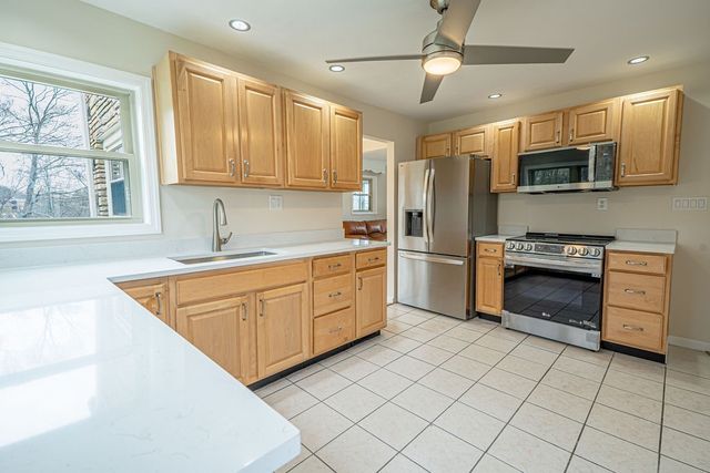 1435 Morrow Rd, Upper St Clair, PA 15241