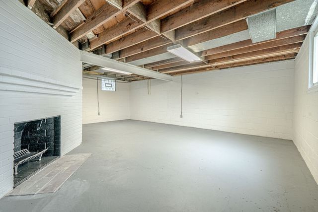 1435 Morrow Rd, Upper St Clair, PA 15241