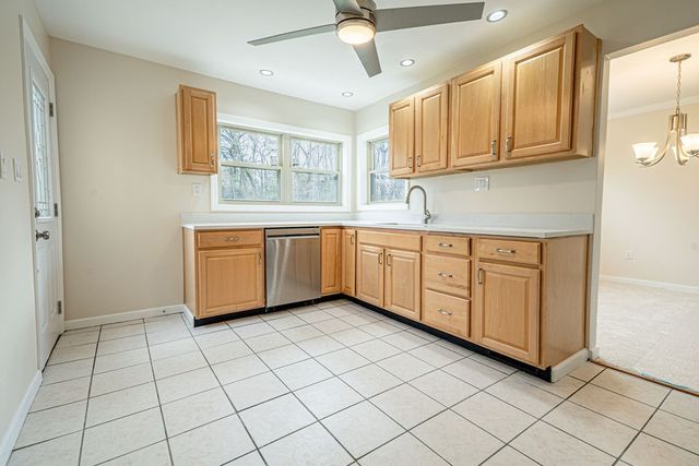 1435 Morrow Rd, Upper St Clair, PA 15241