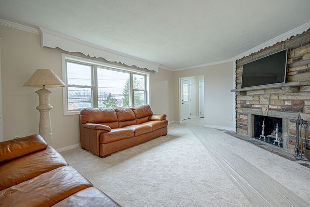 1435 Morrow Rd, Upper St Clair, PA 15241