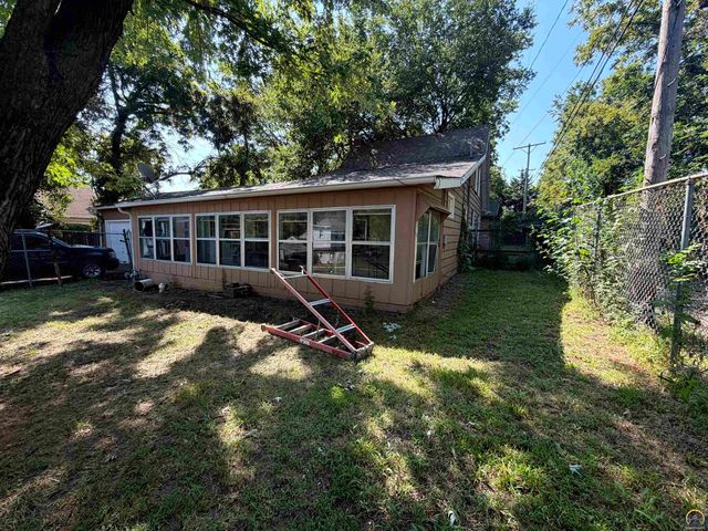 1415 SE 25th ST, Topeka, KS 66605