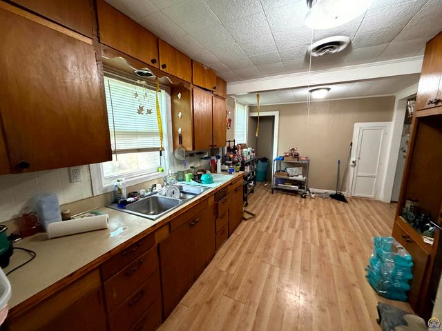 1415 SE 25th ST, Topeka, KS 66605