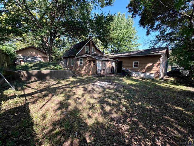 1415 SE 25th ST, Topeka, KS 66605