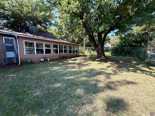 1415 SE 25th ST, Topeka, KS 66605