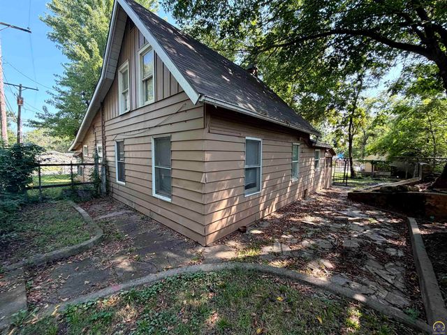 1415 SE 25th ST, Topeka, KS 66605