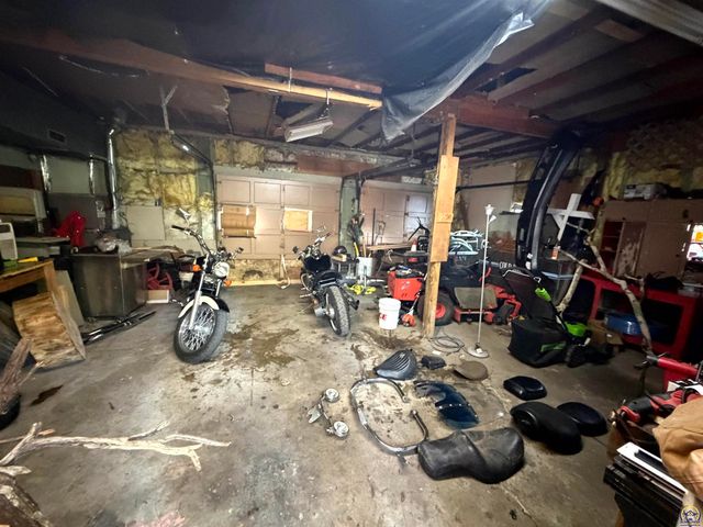 1415 SE 25th ST, Topeka, KS 66605