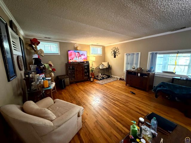 1415 SE 25th ST, Topeka, KS 66605