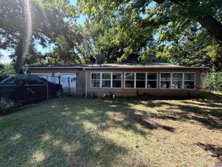 1415 SE 25th ST, Topeka, KS 66605