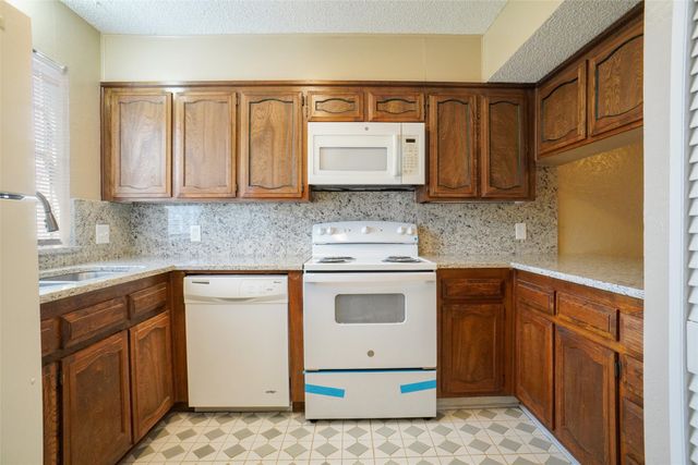 3833 Coates Circle 3839, Benbrook, TX 76116