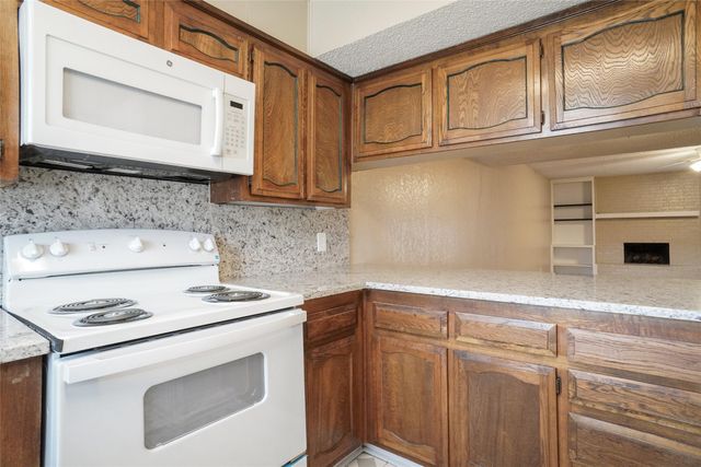 3833 Coates Circle 3839, Benbrook, TX 76116