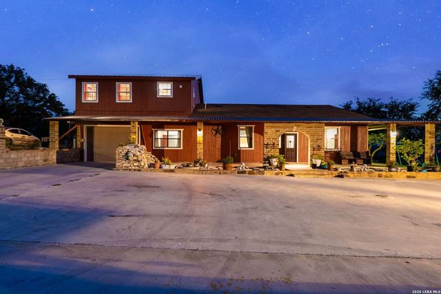 165 Trent Rd S, Kerrville, TX 78028