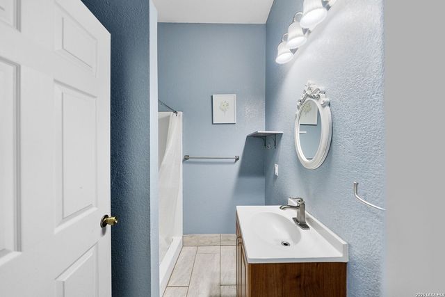 165 Trent Rd S, Kerrville, TX 78028