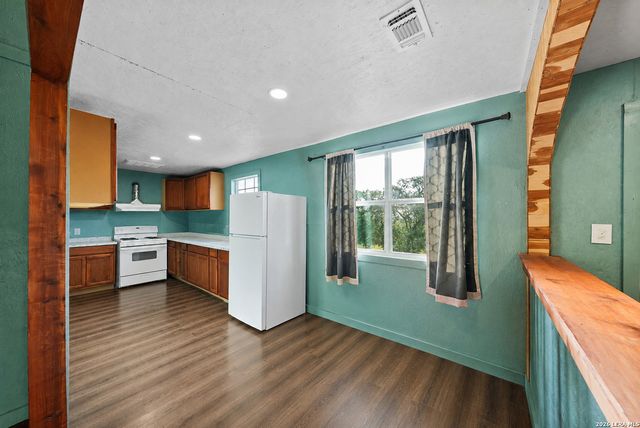 165 Trent Rd S, Kerrville, TX 78028