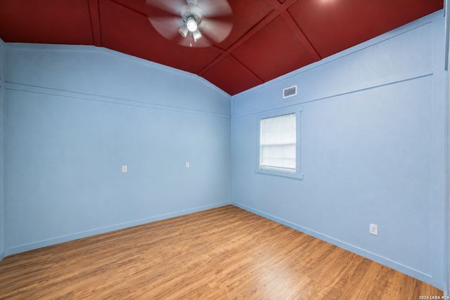 165 Trent Rd S, Kerrville, TX 78028