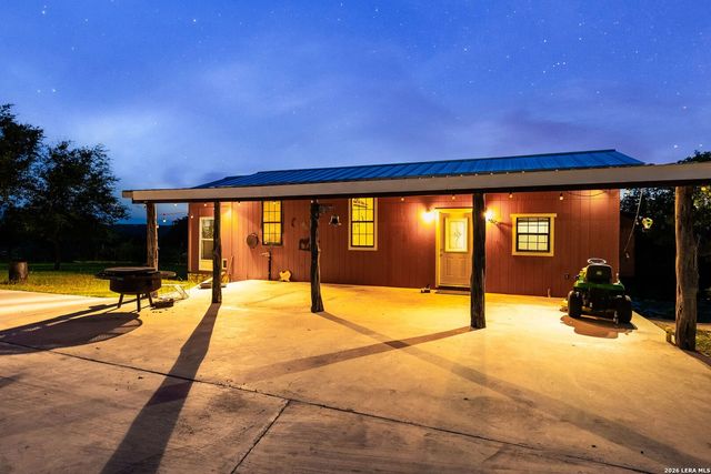 165 Trent Rd S, Kerrville, TX 78028
