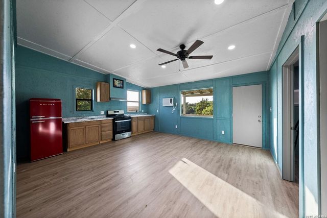 165 Trent Rd S, Kerrville, TX 78028