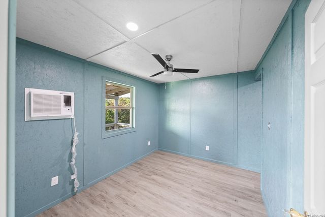 165 Trent Rd S, Kerrville, TX 78028