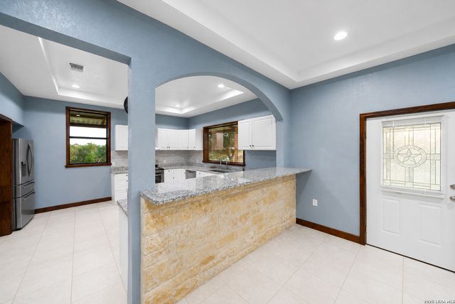 165 Trent Rd S, Kerrville, TX 78028