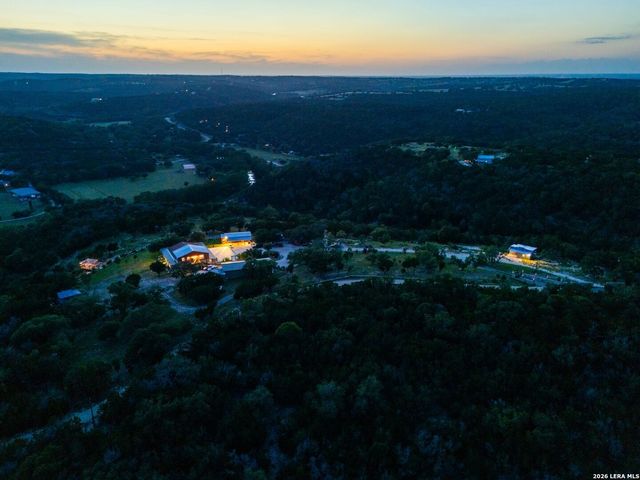 165 Trent Rd S, Kerrville, TX 78028