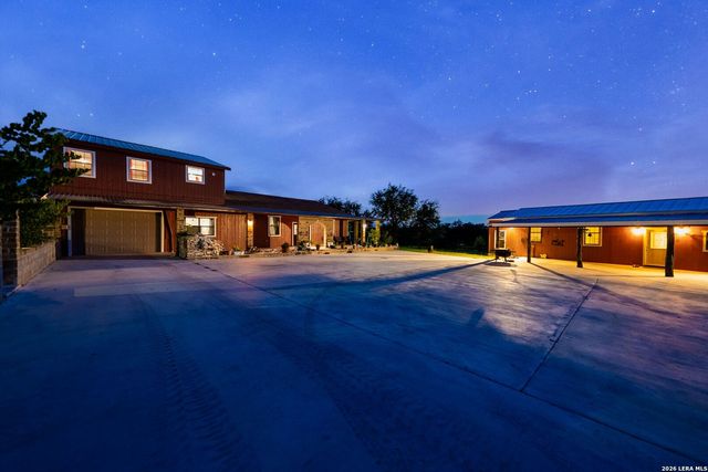 165 Trent Rd S, Kerrville, TX 78028