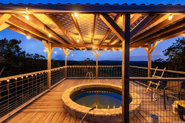 165 Trent Rd S, Kerrville, TX 78028