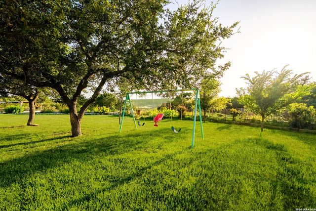 165 Trent Rd S, Kerrville, TX 78028