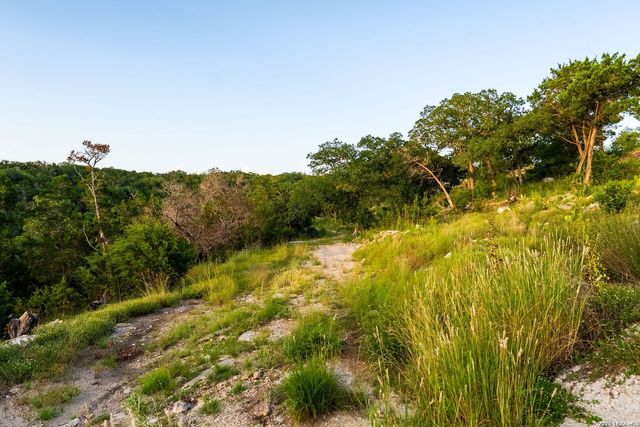 165 Trent Rd S, Kerrville, TX 78028