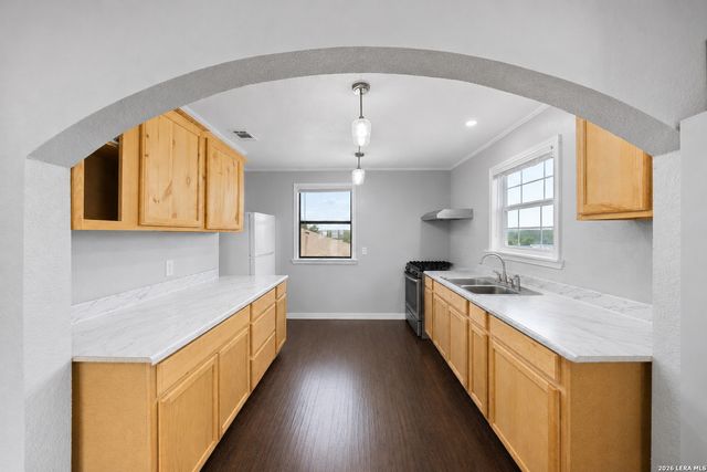 165 Trent Rd S, Kerrville, TX 78028