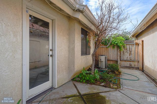 608 Berwick Street, Bakersfield, CA 93311