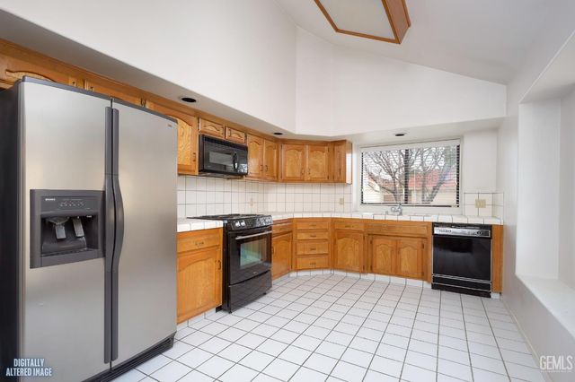 608 Berwick Street, Bakersfield, CA 93311