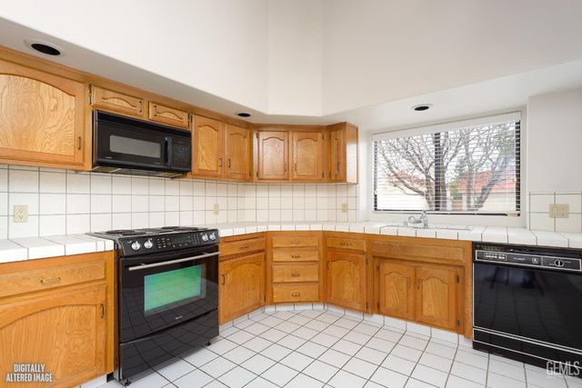 608 Berwick Street, Bakersfield, CA 93311