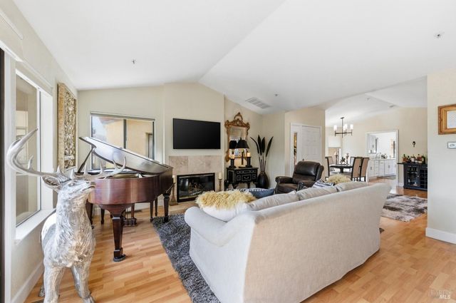 77 Fountain Grove Cir, Napa, CA 94558