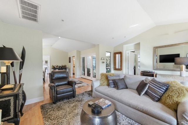 77 Fountain Grove Cir, Napa, CA 94558