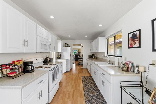 77 Fountain Grove Cir, Napa, CA 94558