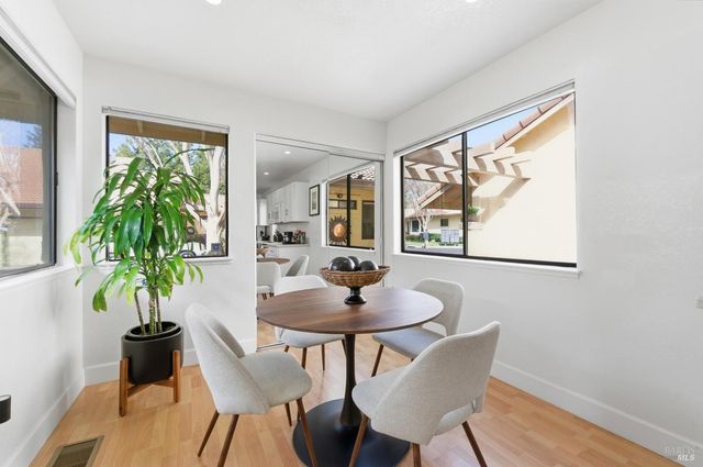 77 Fountain Grove Cir, Napa, CA 94558