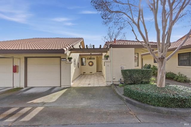 77 Fountain Grove Cir, Napa, CA 94558