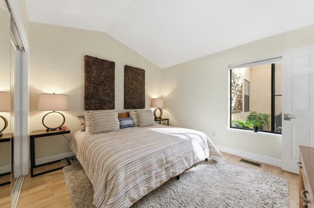 77 Fountain Grove Cir, Napa, CA 94558