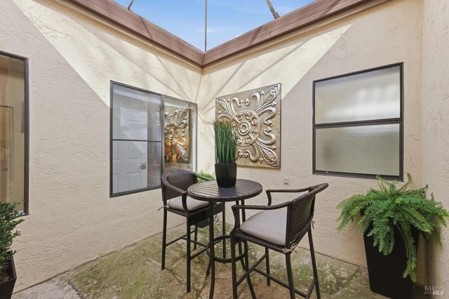 77 Fountain Grove Cir, Napa, CA 94558