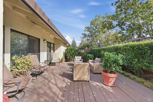 77 Fountain Grove Cir, Napa, CA 94558