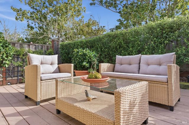 77 Fountain Grove Cir, Napa, CA 94558