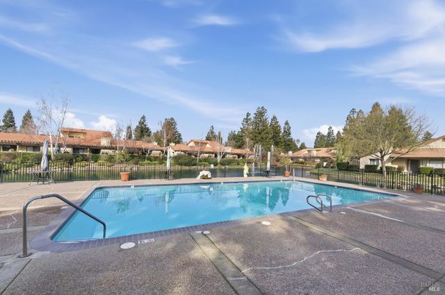 77 Fountain Grove Cir, Napa, CA 94558