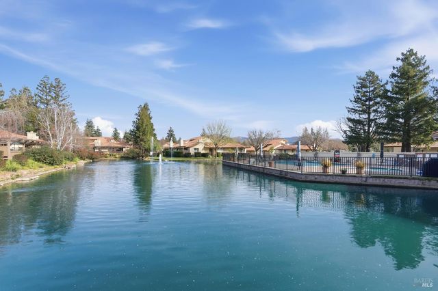 77 Fountain Grove Cir, Napa, CA 94558