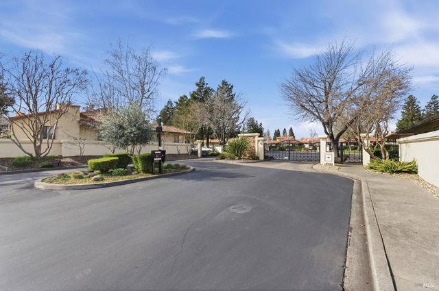 77 Fountain Grove Cir, Napa, CA 94558